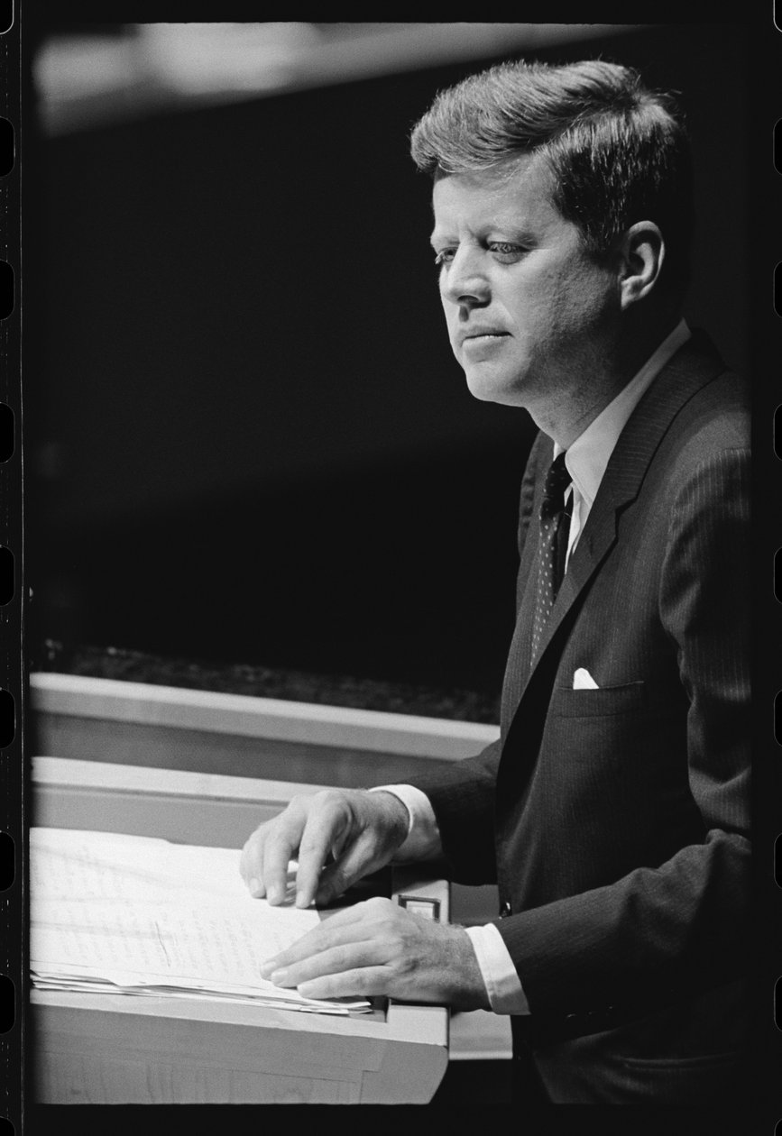 John F. Kennedy si rivolge all