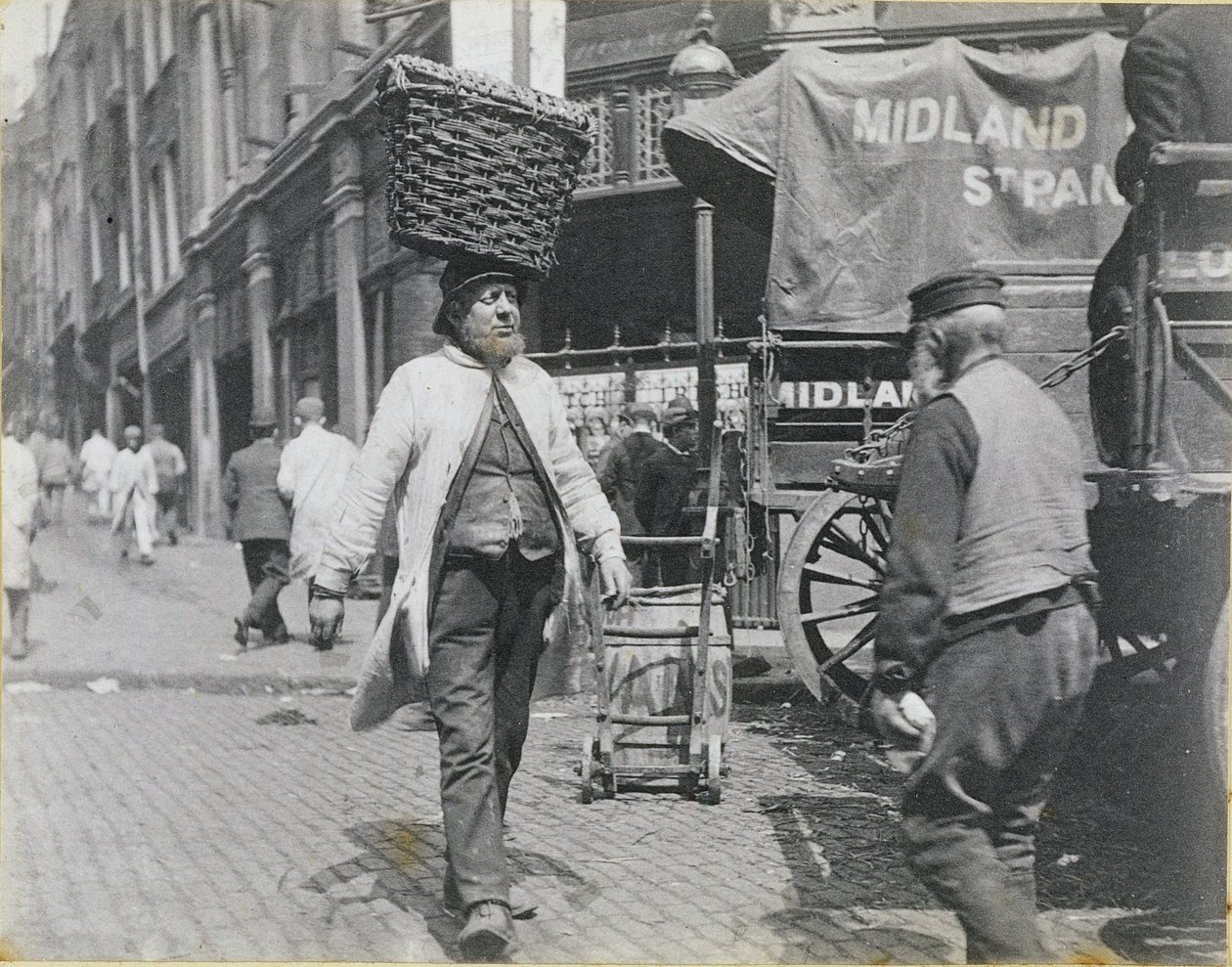 Portatori di pesce al mercato di Billingsgate, 1893 da Paul Martin