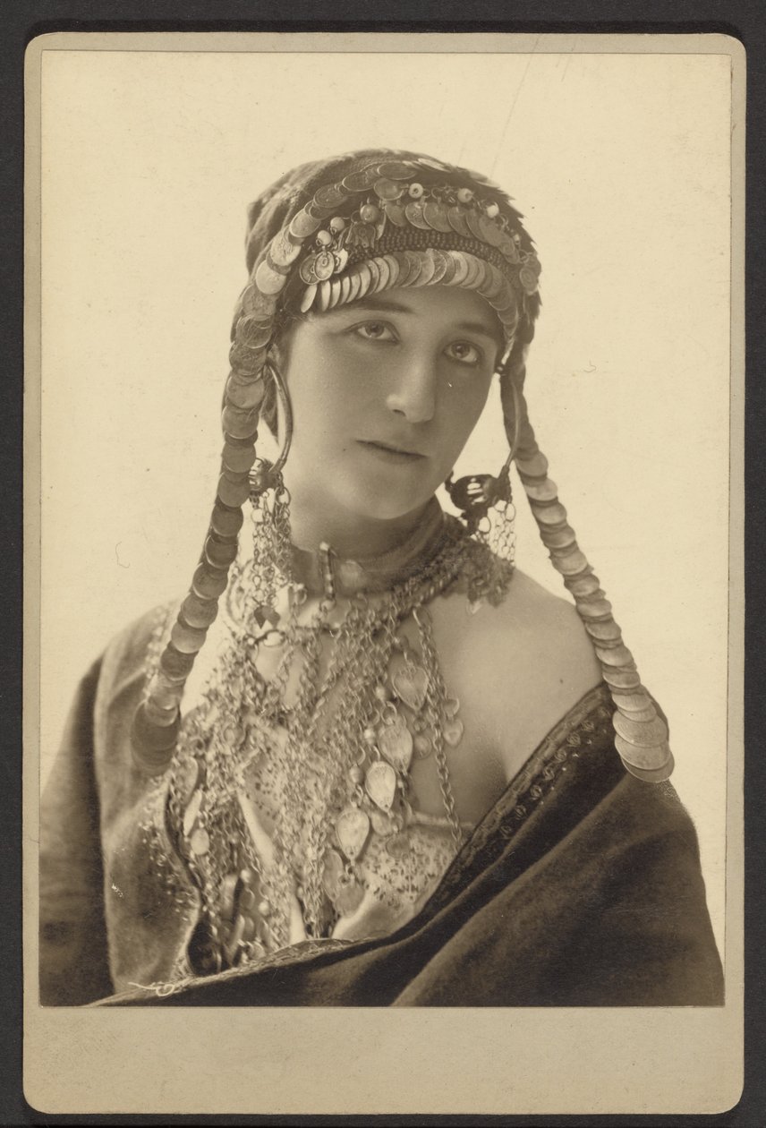 [Donna sconosciuta in costume teatrale] da Paul Nadar