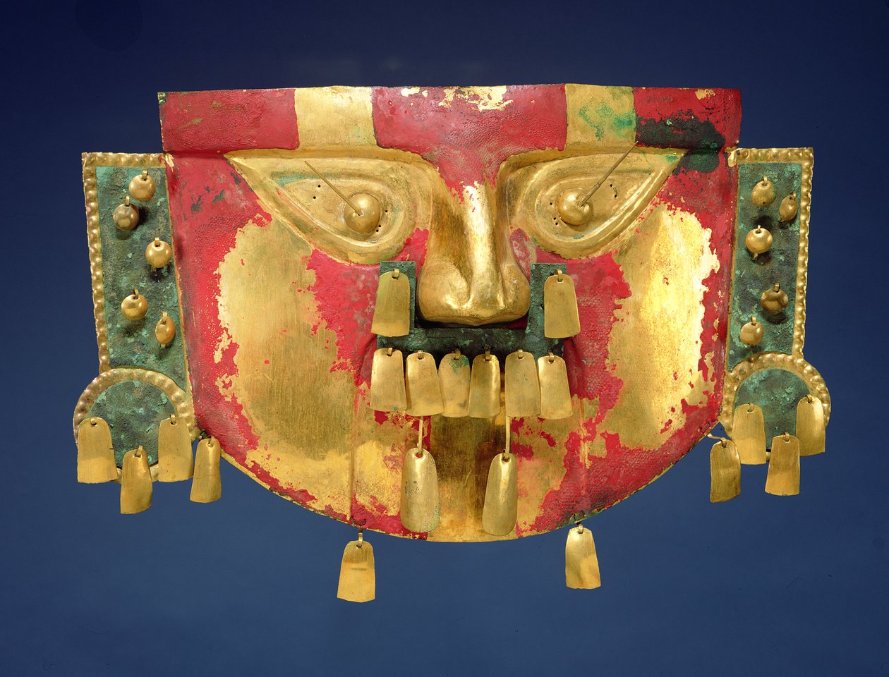 Maschera Inca (oro con vernice rossa e verde) da Peruvian School