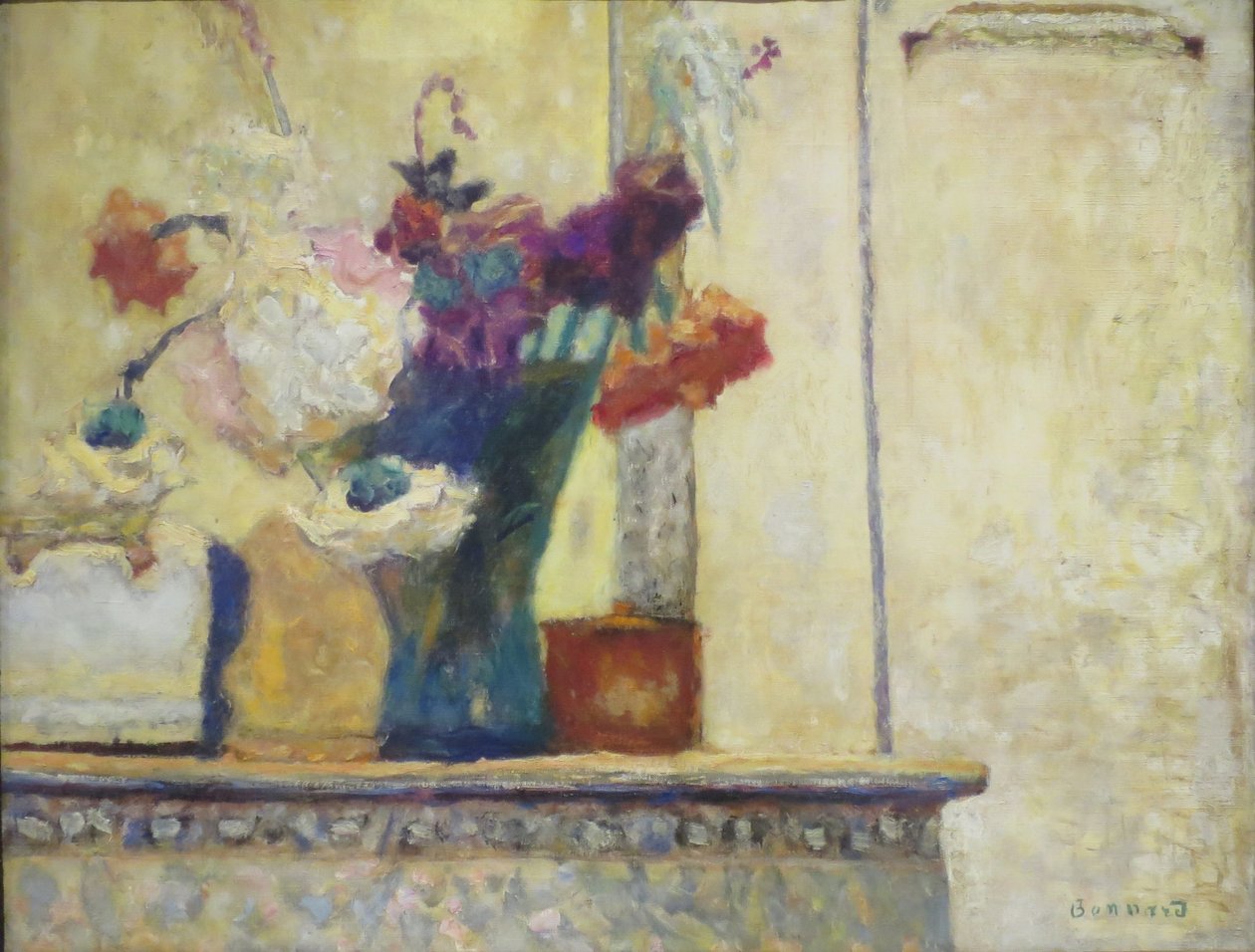 Fiori su una mensola da Pierre Bonnard