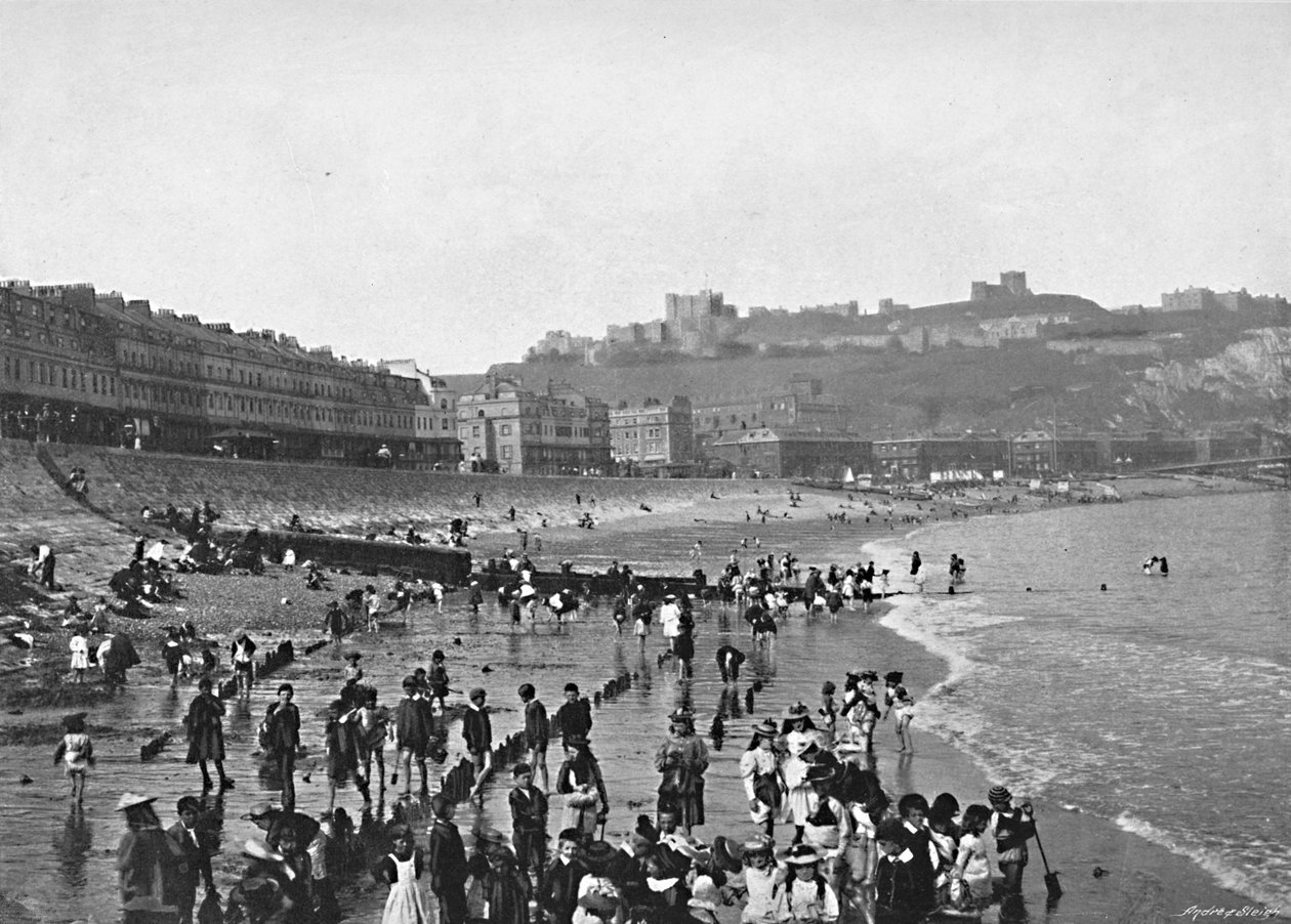 Dover: Il Castello e la Spiaggia, c1896 da Poulton and Co