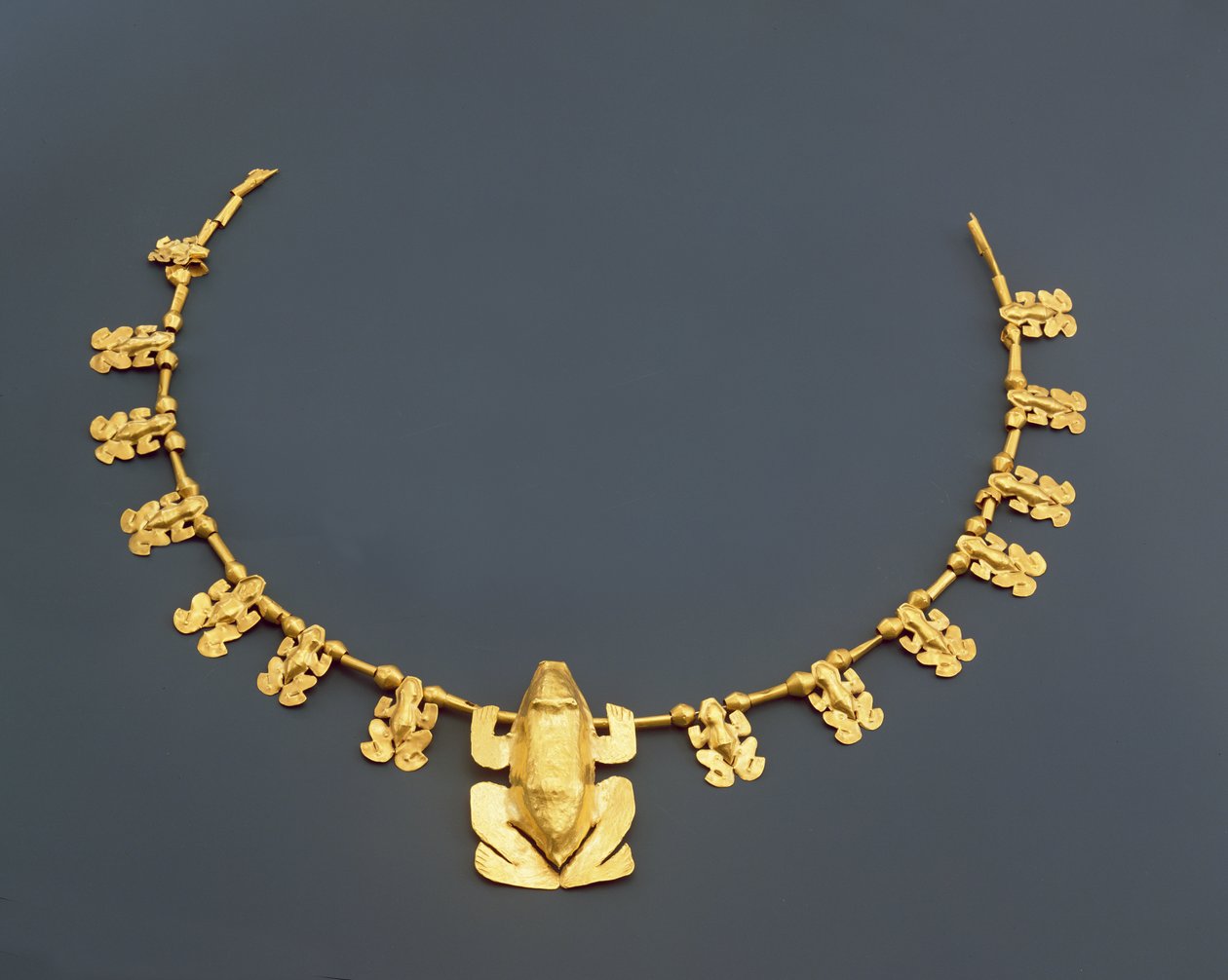 Collana Quimbaya con rane, dalla Colombia da Pre Columbian