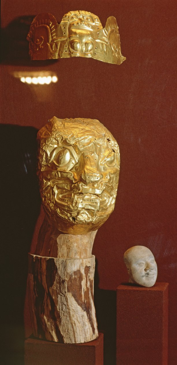 Maschera e copricapo (oro) da Pre Columbian
