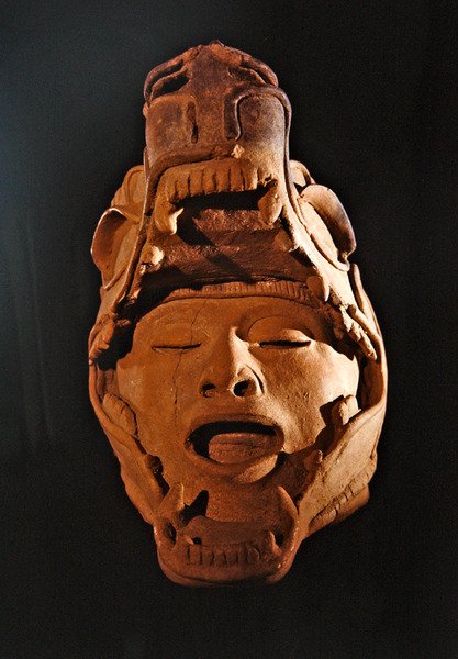 Testa umana nella bocca di un giaguaro, Cultura Remojadas, Vera Cruz da Pre Columbian Pre Columbian
