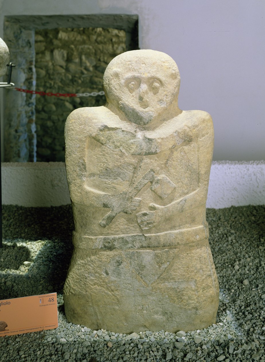 Una delle stele di Lunigiana, trovata a Bigliolo, c.3000 a.C. da Prehistoric