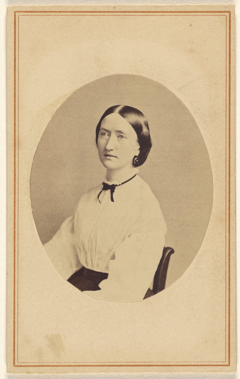 [Donna non identificata, seduta] da R. A. Lord