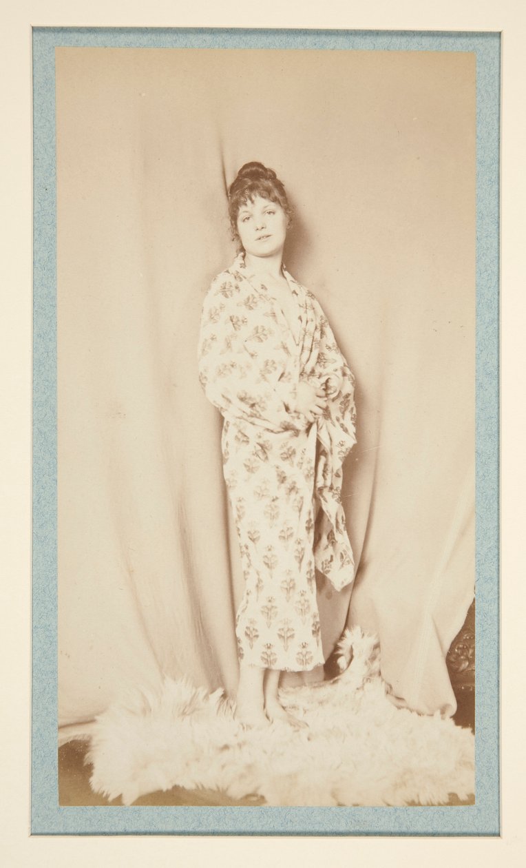 Senza titolo (ragazza in piedi) da Robert Demachy