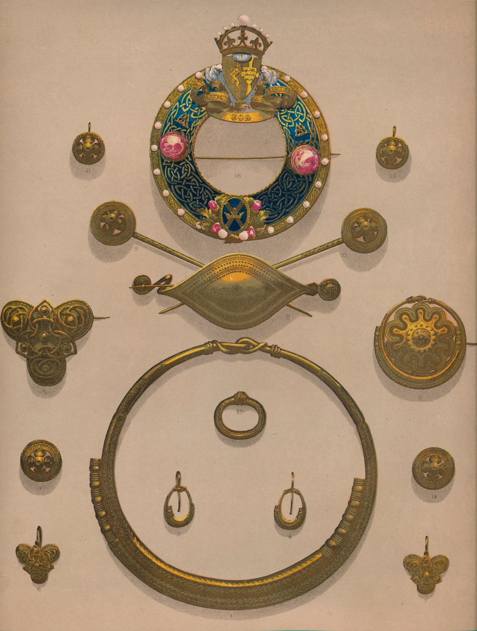 Ornamenti e spilla d