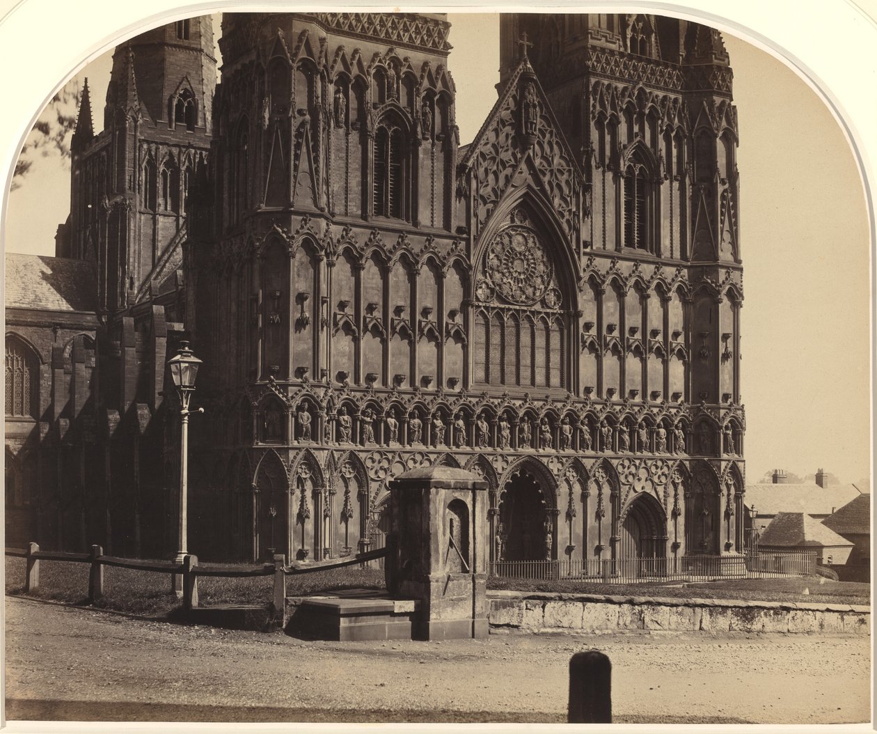 Cattedrale di Lichfield da nord-ovest, 1858 da Roger Fenton