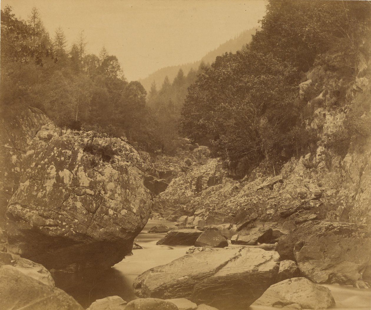 Rocce nel Lwgwy: Bettws-y-Coed. da Roger Fenton
