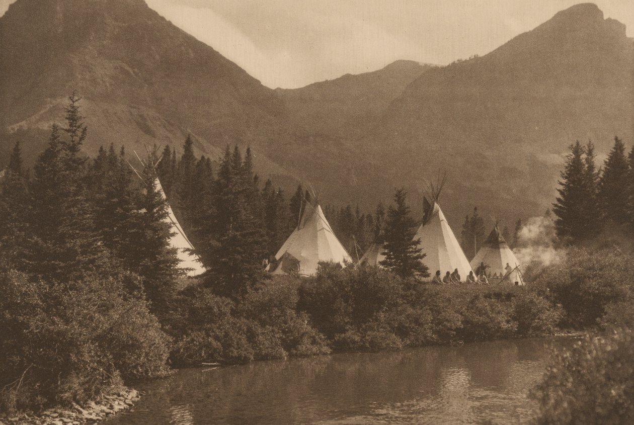Sulla sponda del fiume, Piegan, Montana, 1915 (foto) da Roland W. Reed
