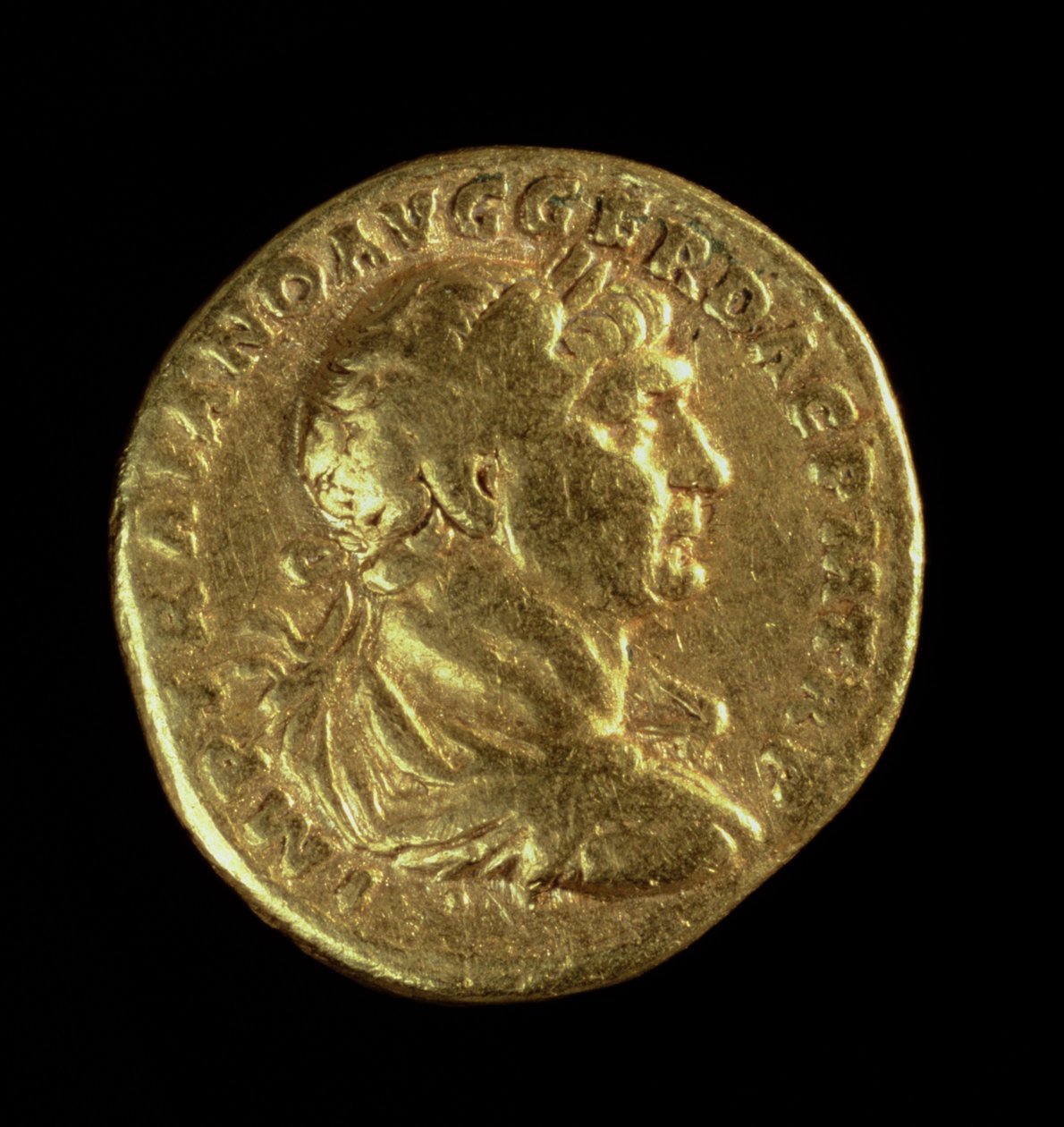Aureo (dritto) con il busto drappeggiato di Traiano (AD 98-AD 117) con una corona d