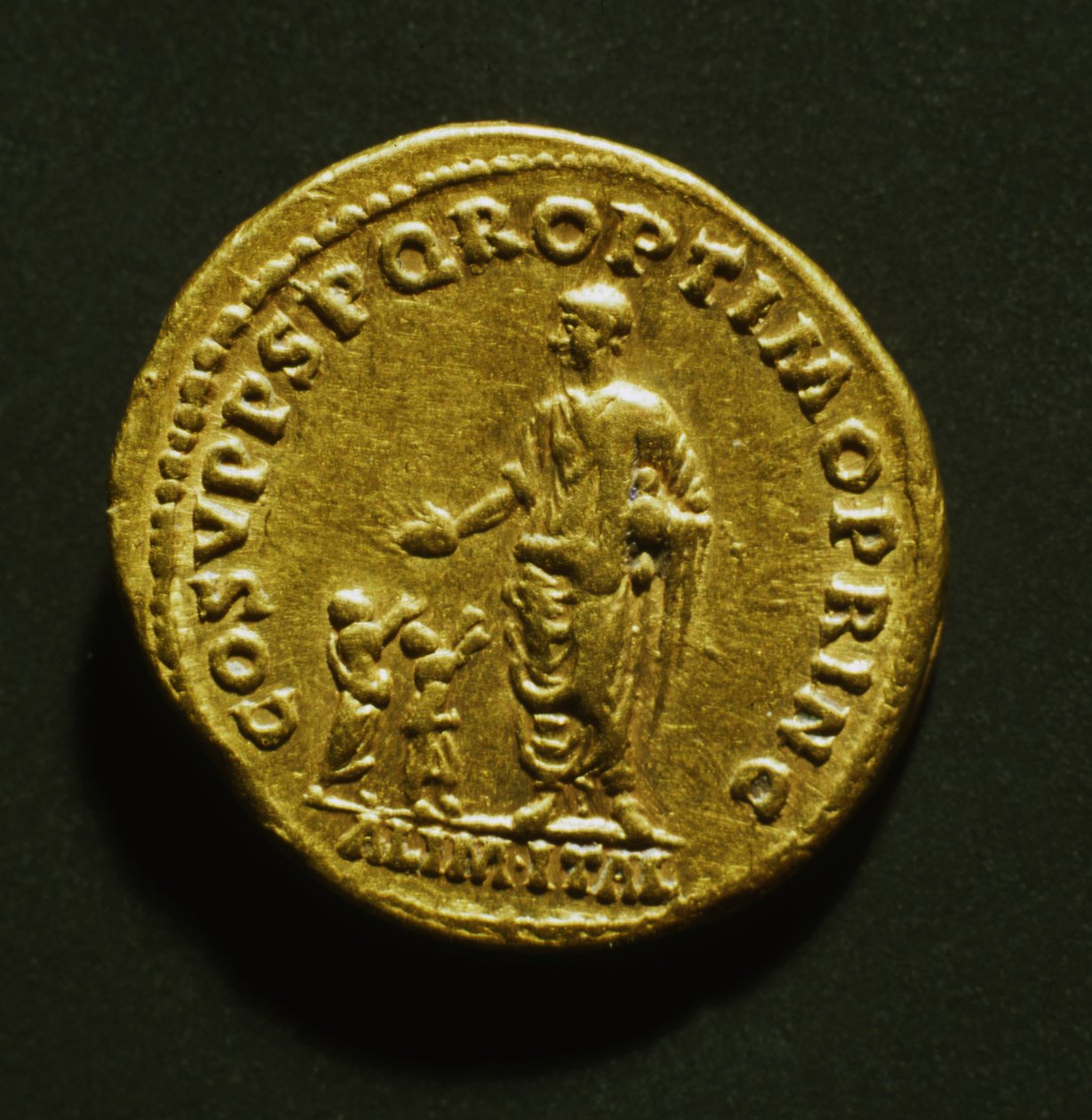 Aureo che commemora la distribuzione di cibo ai bambini poveri da parte di Traiano, 107 d.C. da Roman