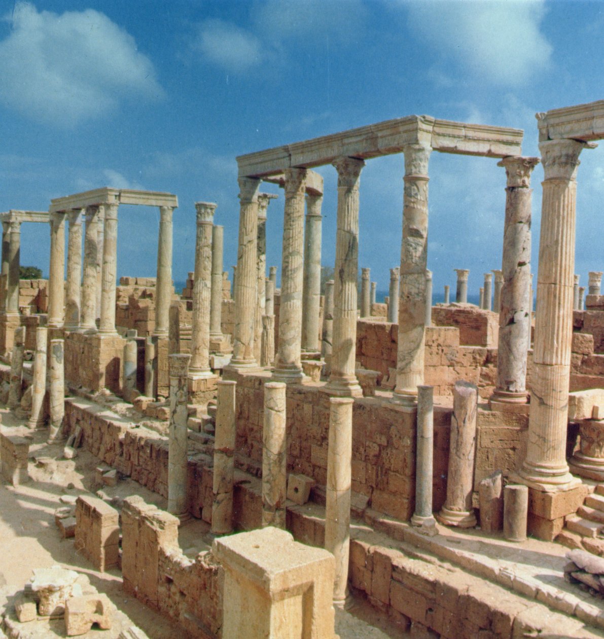 Colonne calcaree del teatro da Roman