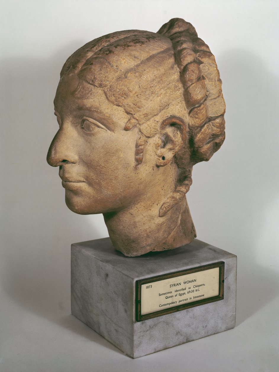Testa di donna in calcare, somigliante a Cleopatra VII, c.50-30 a.C. da Roman
