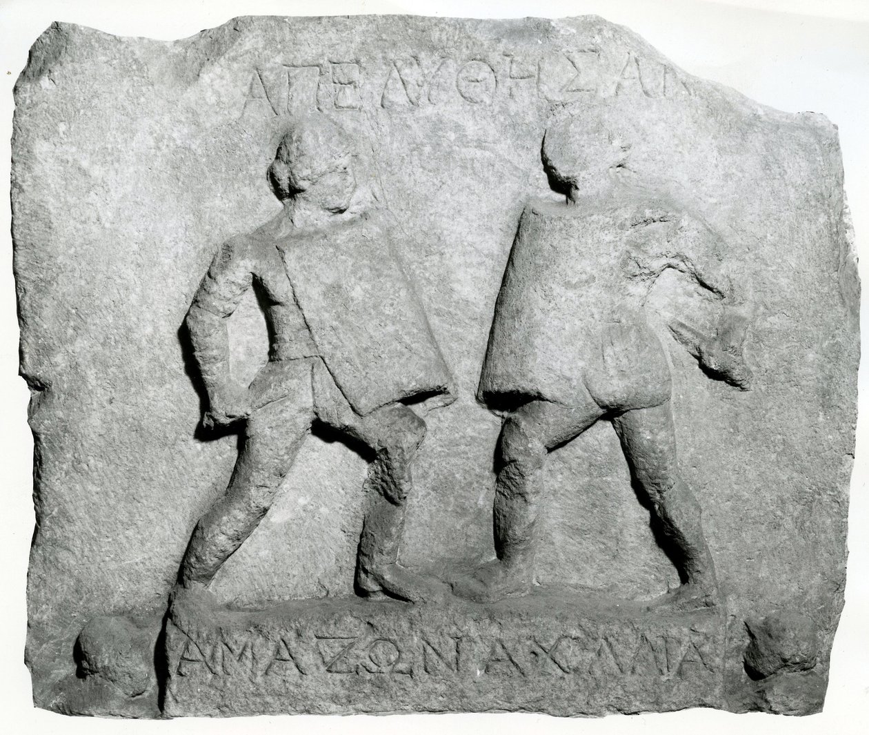 Rilievo in marmo che commemora due gladiatrici, I-II secolo da Roman