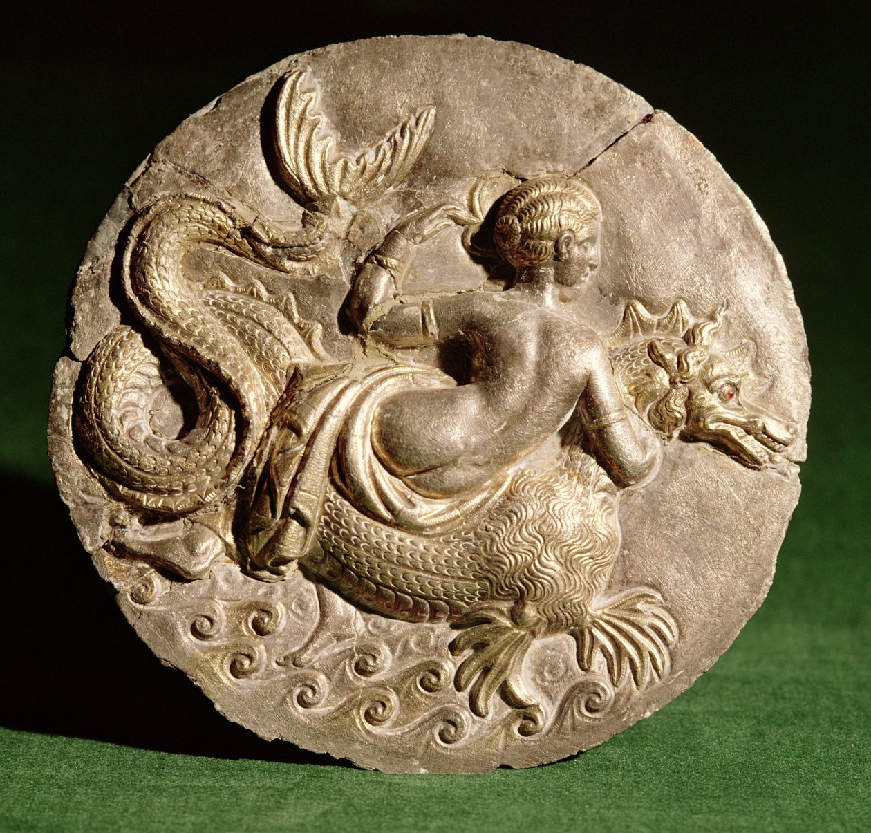 Nereide su Ketos, dal coperchio di una pyxis trovata a Canosa di Puglia, c.130 a.C. da Roman