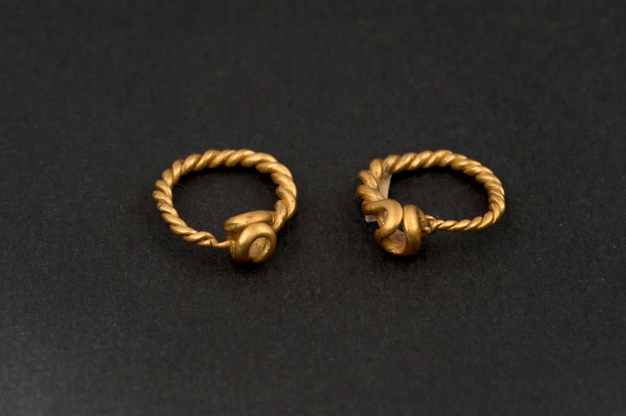 Paio di orecchini (oro) da Roman