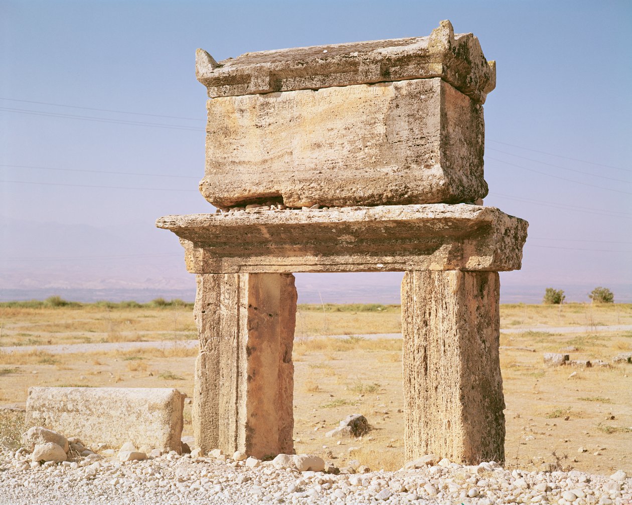 Sarcofago rialzato, II-III secolo da Roman