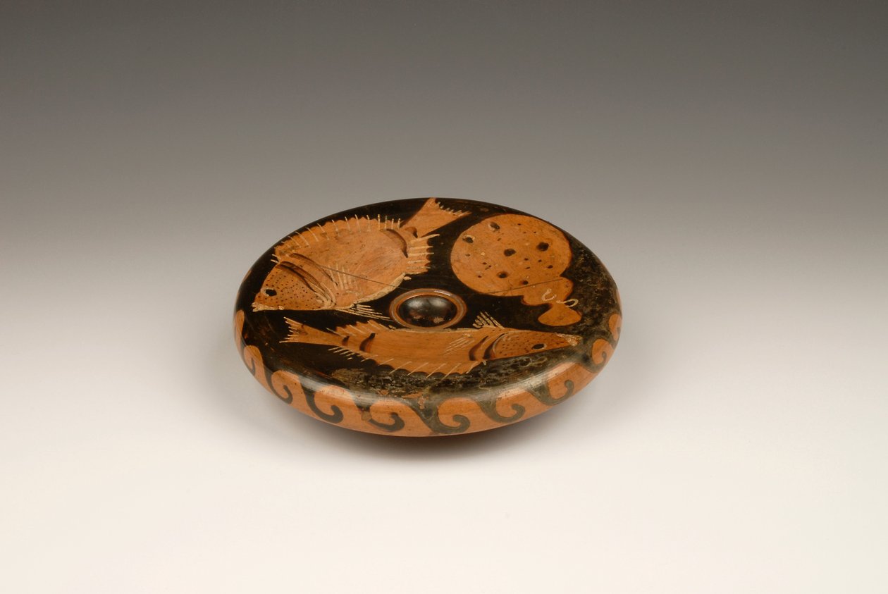 Piatto a figure rosse decorato con pesci da Roman