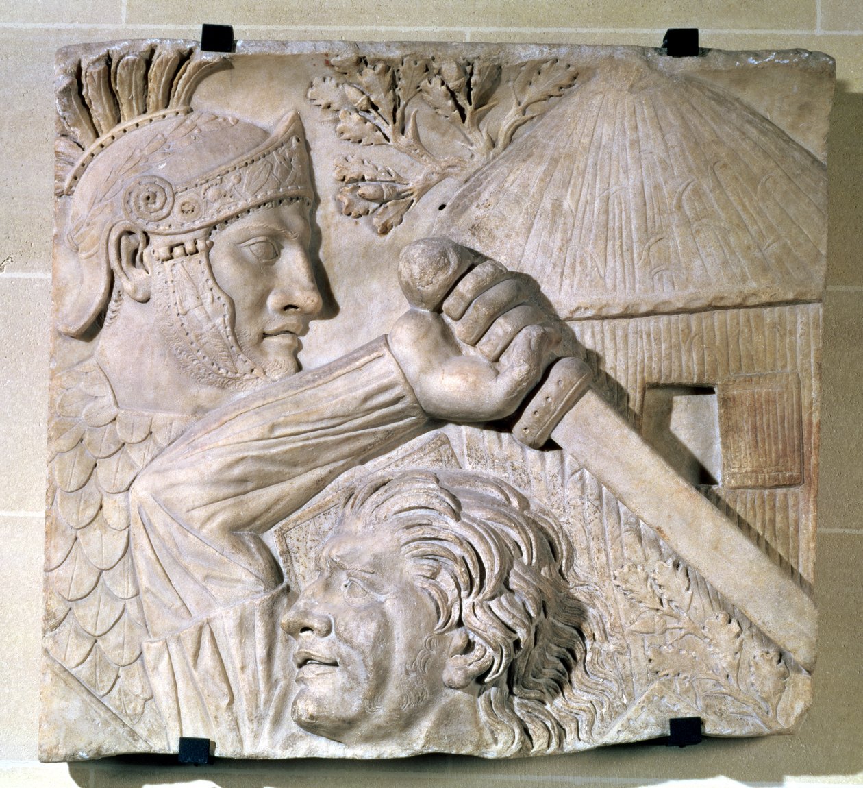 Rilievo che raffigura un barbaro che combatte un legionario romano da Roman