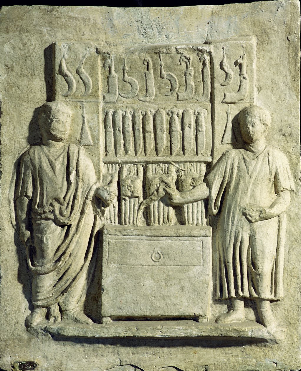 Rilievo che raffigura un negozio di posate da Roman