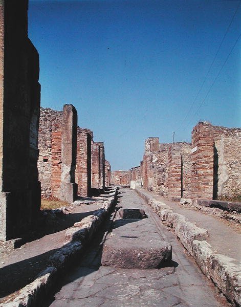 Via degli Augustali da Roman