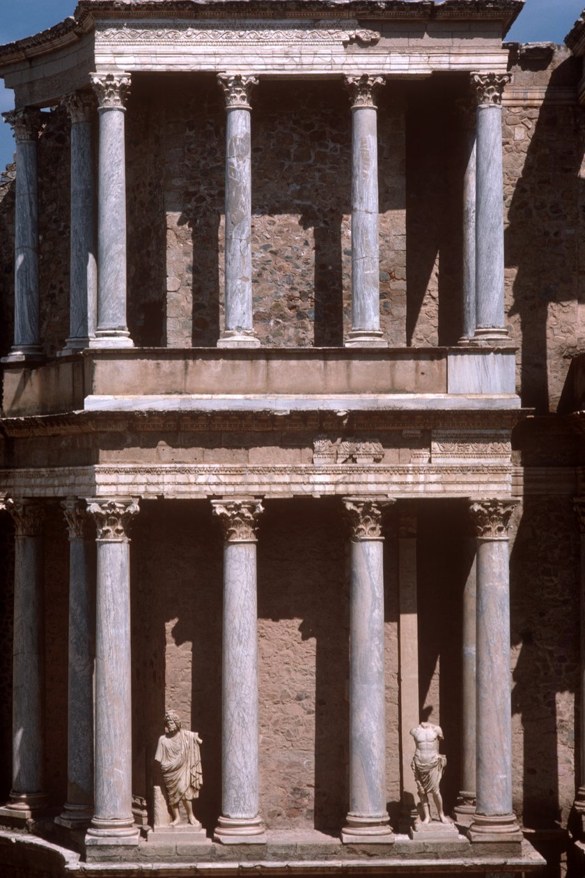 Veduta del teatro, iniziato nel 24 a.C. da Roman