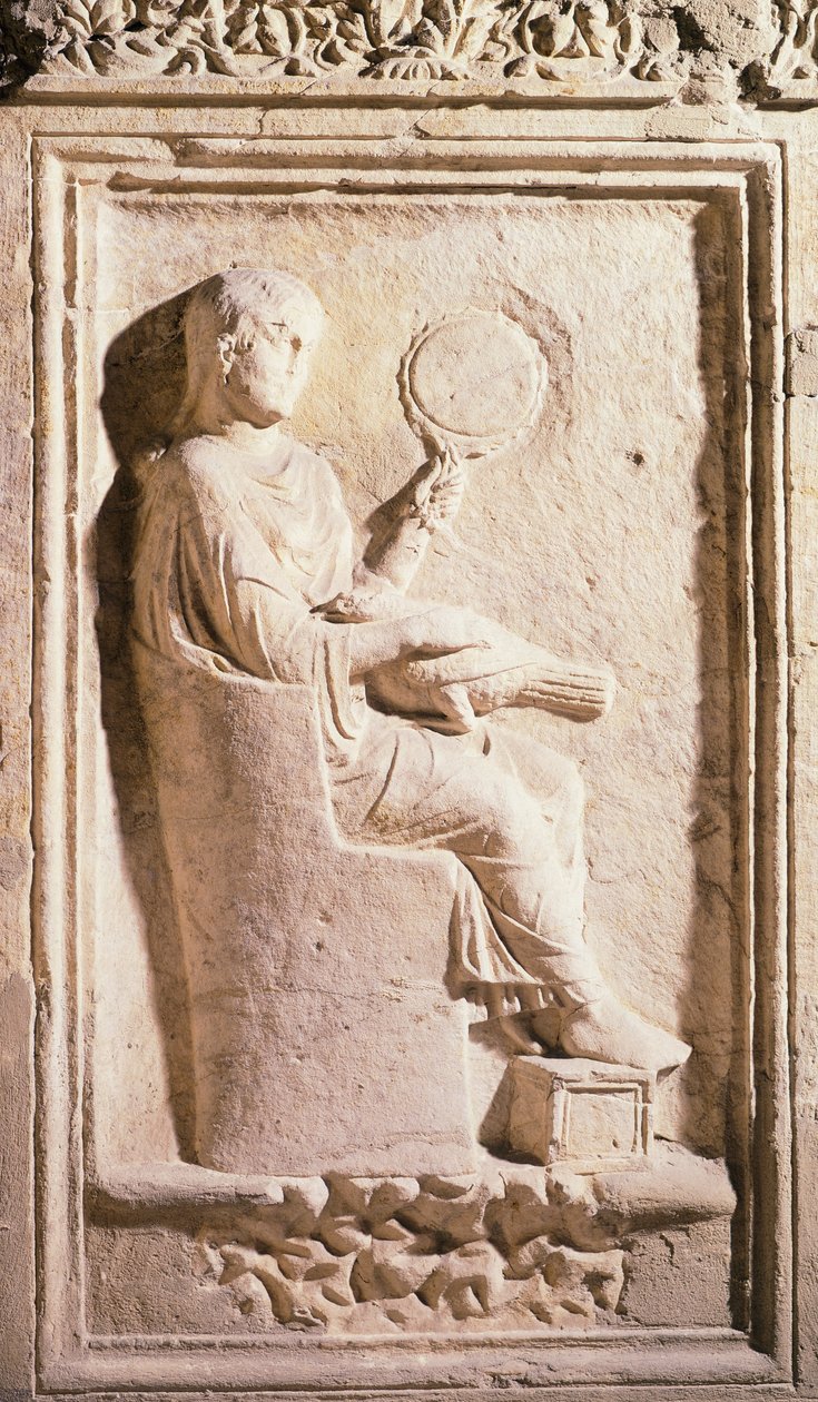 Rilievo raffigurante una donna romana con specchio da Roman
