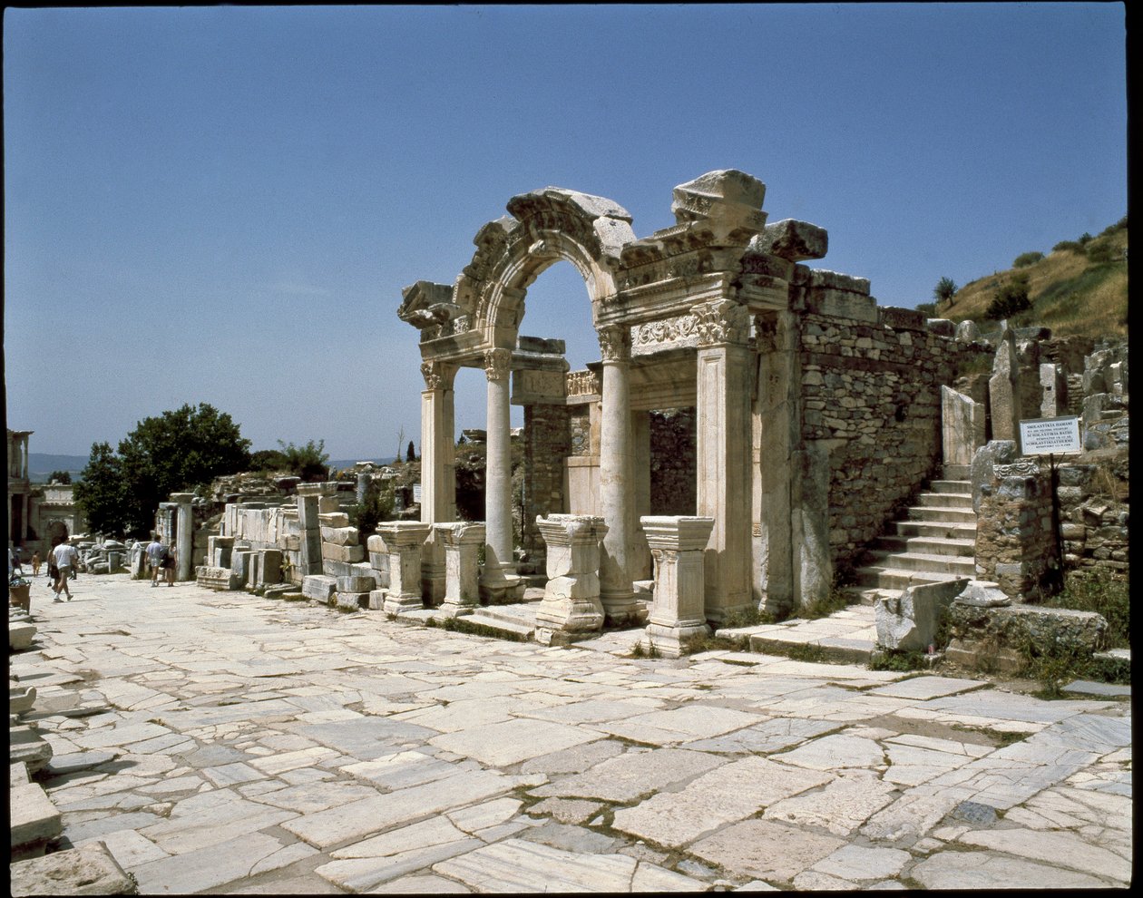 Veduta del tempio di Adriano da Roman