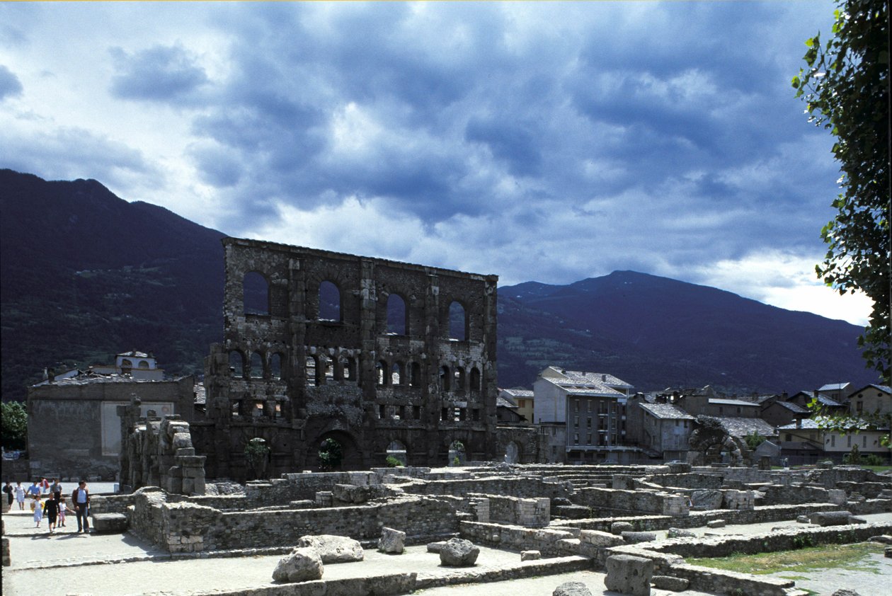 Teatro Romano di Aosta. da Roman Roman