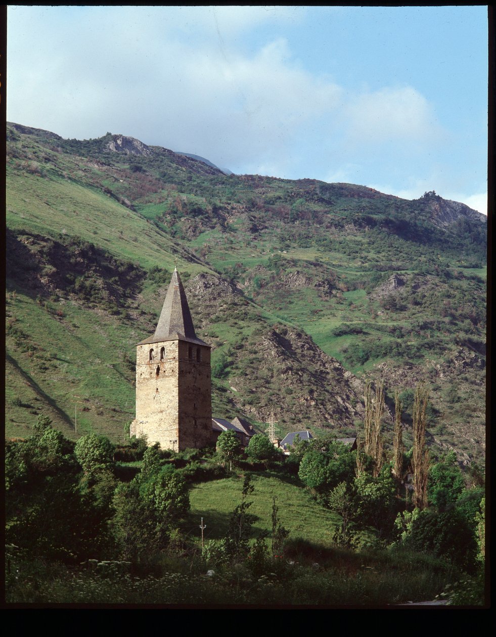 Campanile della chiesa da Romanesque