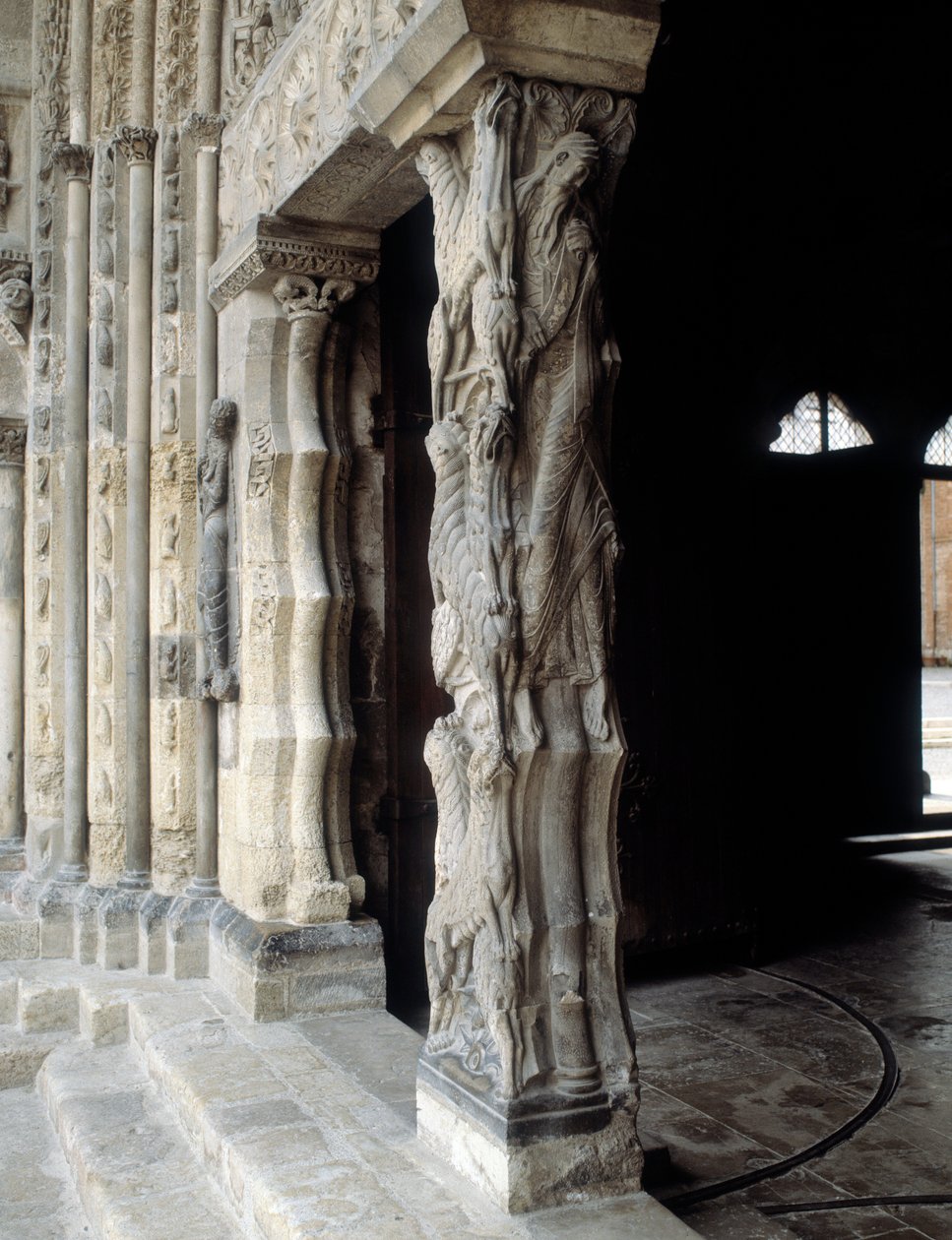 Trumeau (scultura) da Romanesque