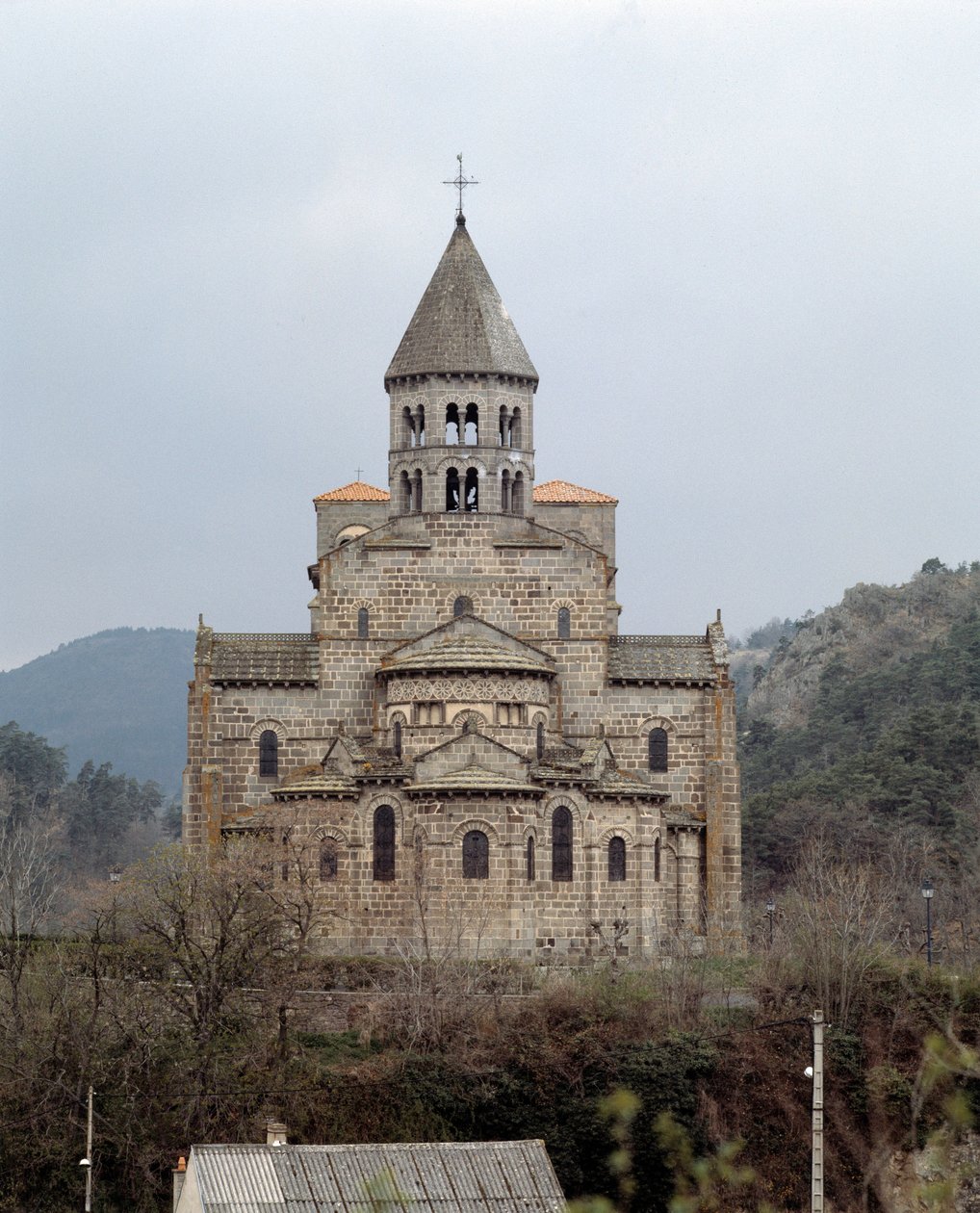 Vista della chiesa da Romanesque