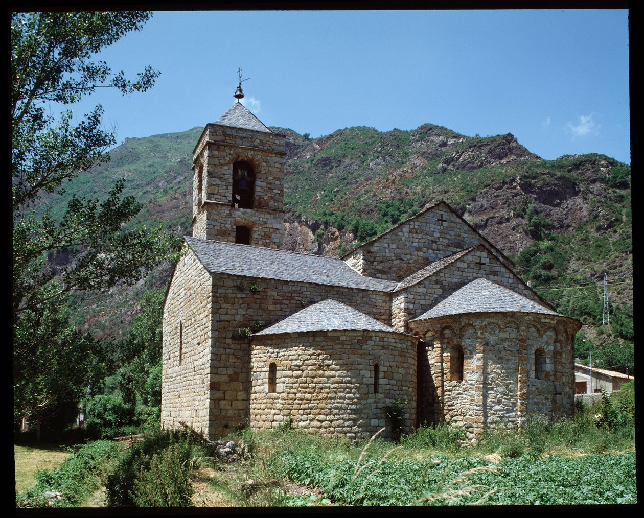 Vista della chiesa di San Feliu da Romanesque
