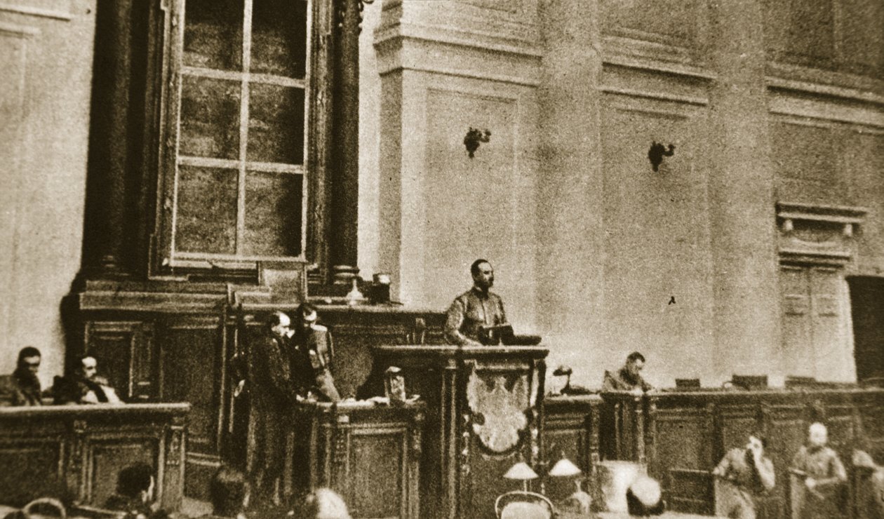 Prima sessione della Duma sovietica, 1917 da Russian Photographer