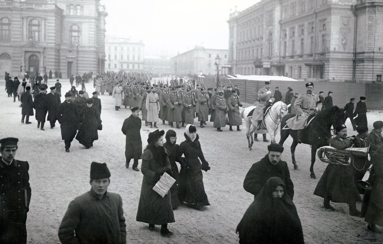 Soldati in partenza per il fronte, San Pietroburgo, 1917 da Russian Photographer