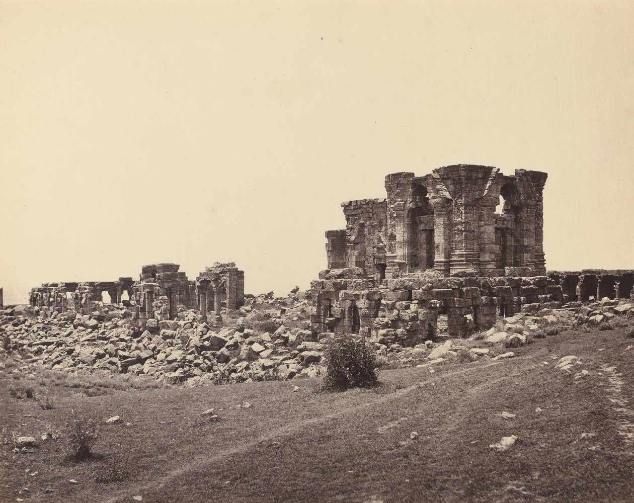 Rovine di Martand da sud-est da Samuel Bourne