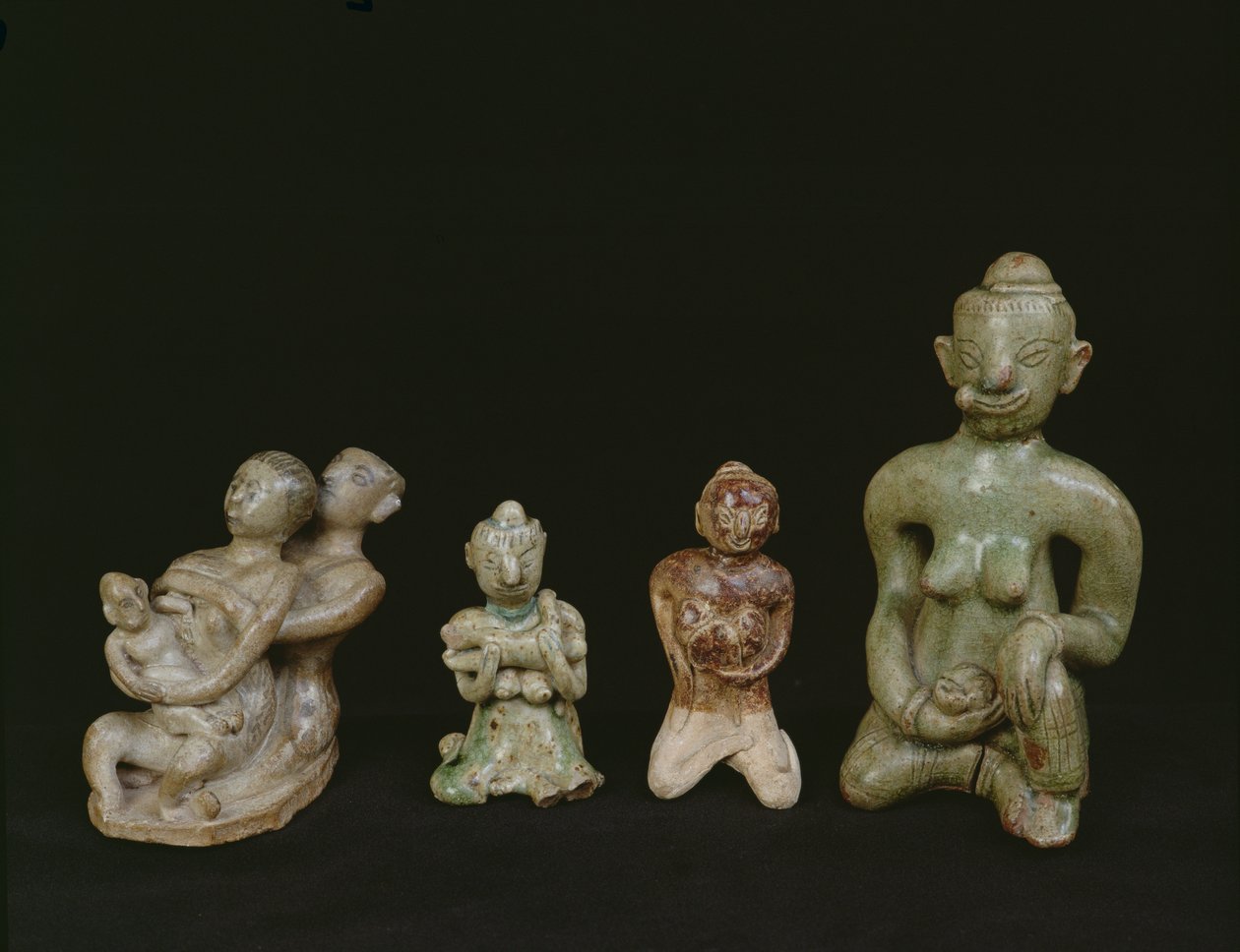 Figurine di madre e figlio (terracotta) da Thai School