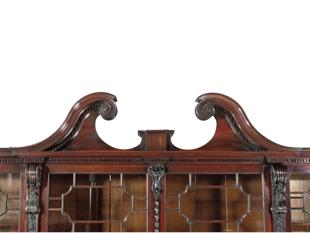 Una libreria a fronte spezzata George III da Thomas Chippendale