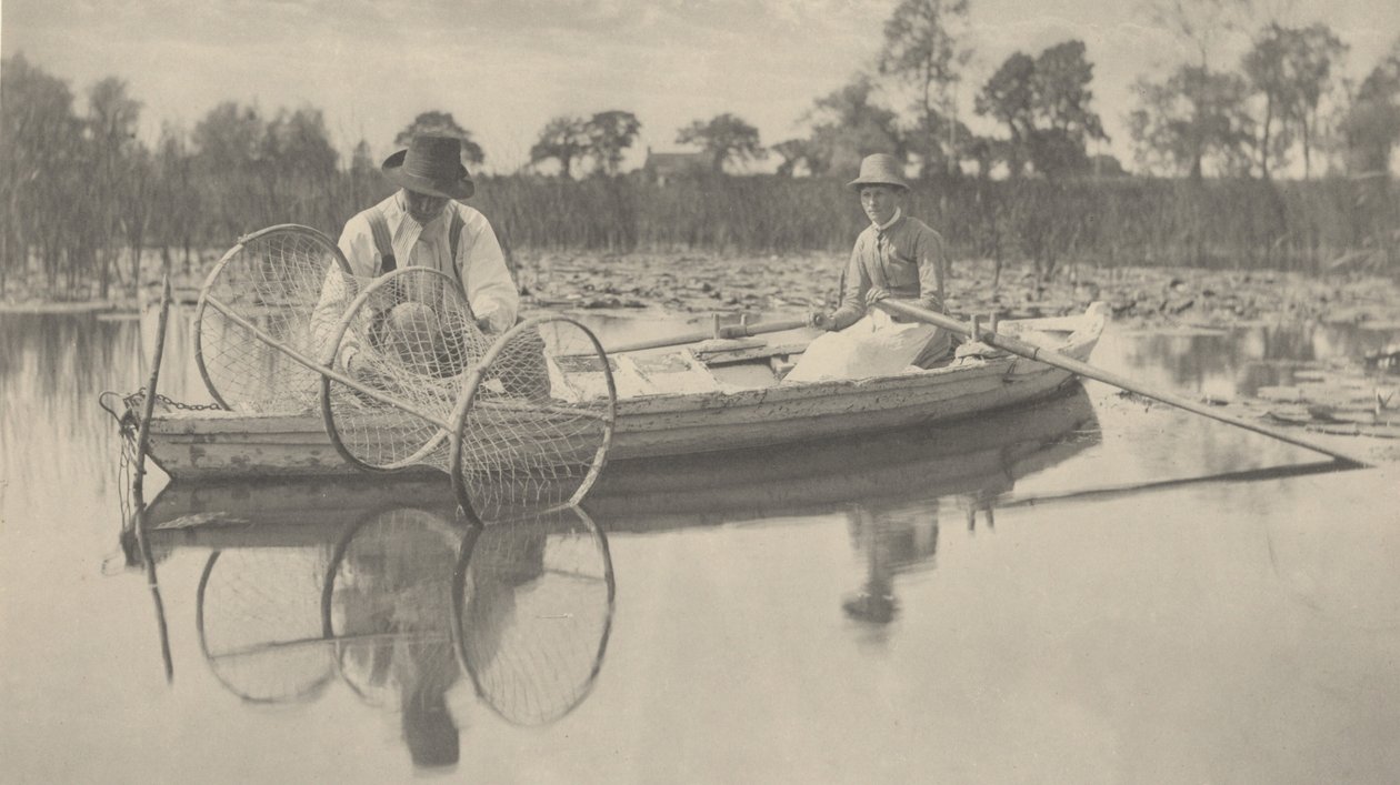 Impostazione della rete di prua, 1886 (foto) da Thomas Frederick Goodall
