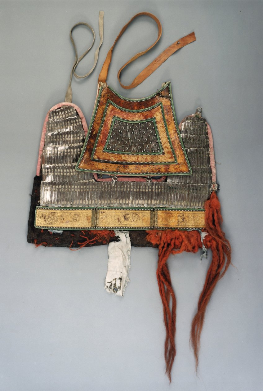 Pezzo di armatura per cavallo con piastre quadrate fissate con una piastra a forma di freccia e piastre applicate di lavoro a traforo da Tibetan School