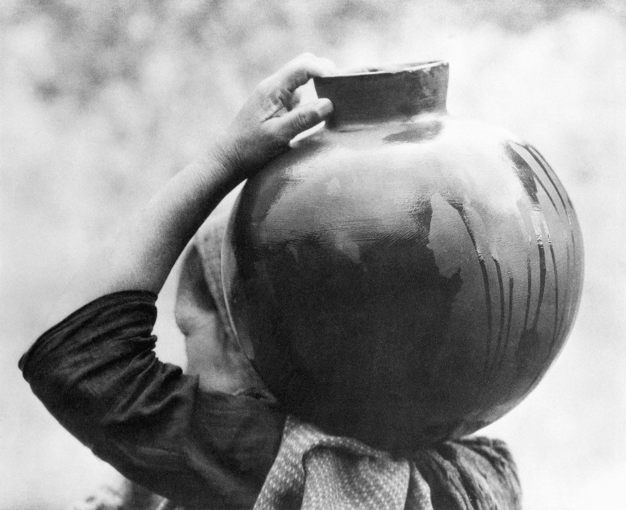 Donna con Olla, Messico, c.1927 da Tina Modotti
