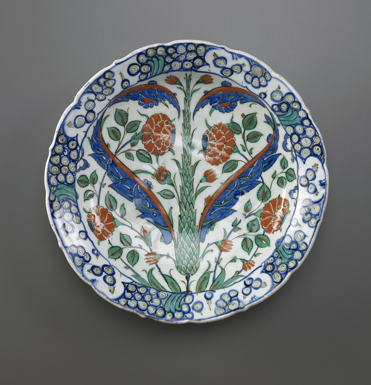 Piatto, Iznik, dinastia Ottomana, 1570-75 da Turkish School