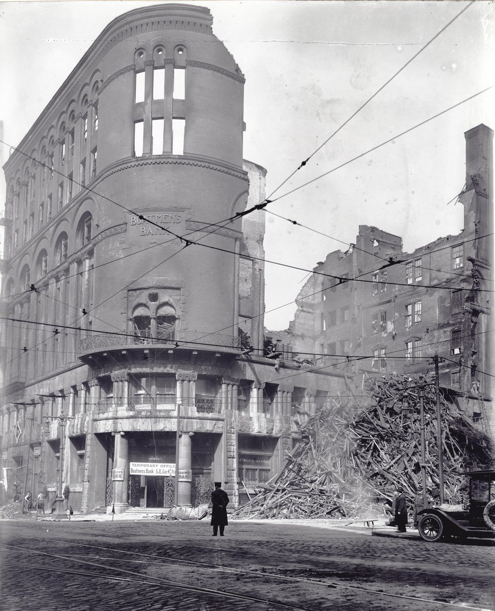 Rovine di un incendio all