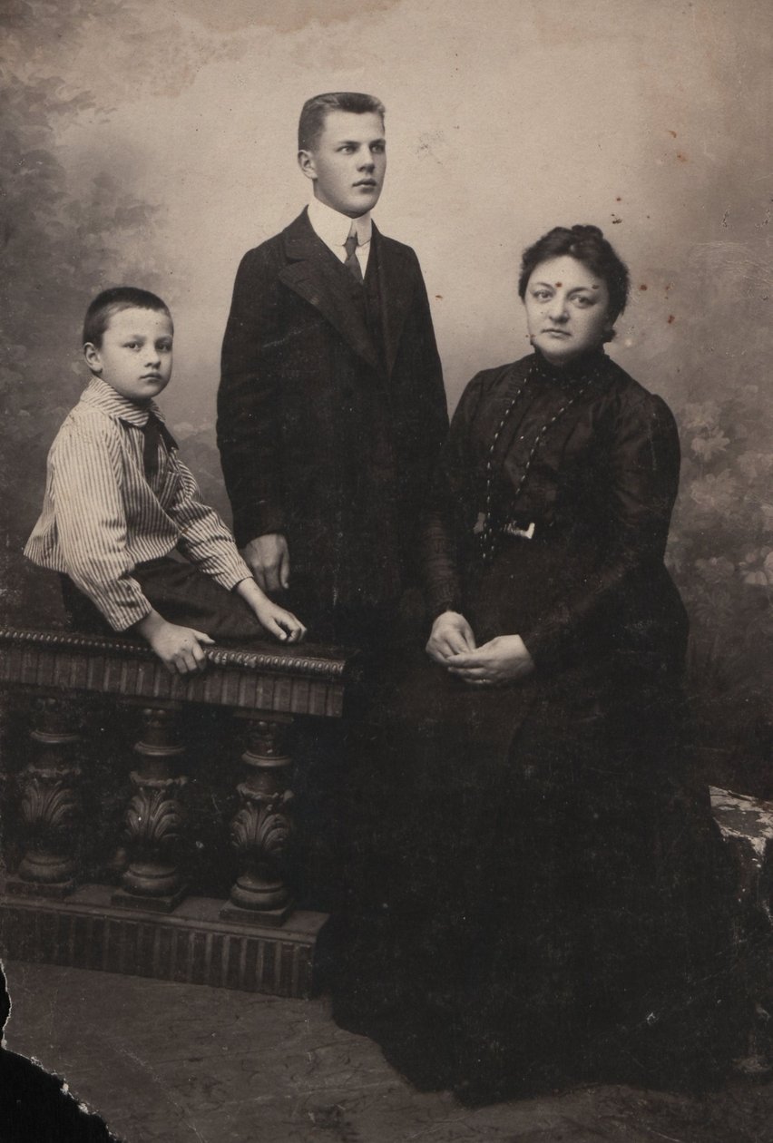 Józefa Kraszewska con i figli Janusz e Mieczysław da Unbekannt Unbekannt