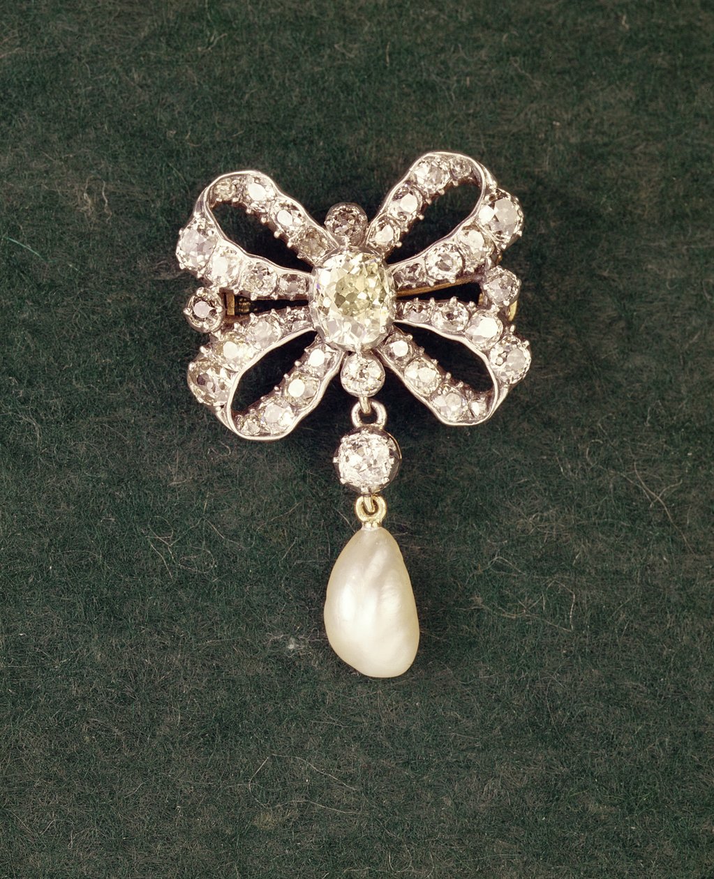 Spilla di diamanti con perla sospesa, c.1760 diamante e perla da Unbekannt Unbekannt