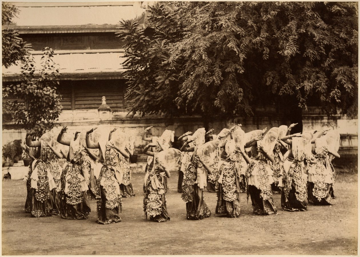 Ballerine velate a Mandalay, Birmania, fine XIX secolo da Unbekannt Unbekannt