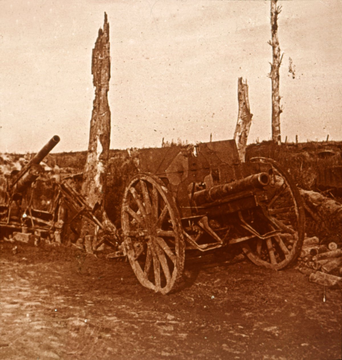 Cannoni abbandonati, c1914-c1918 da Unbekannt